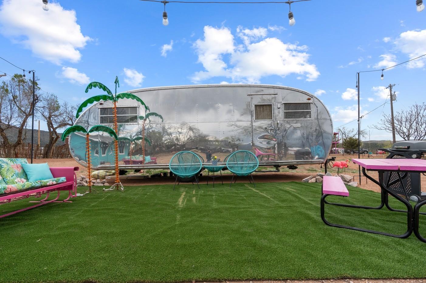 The Crown Jewel RV at Starlite Vintage Resort